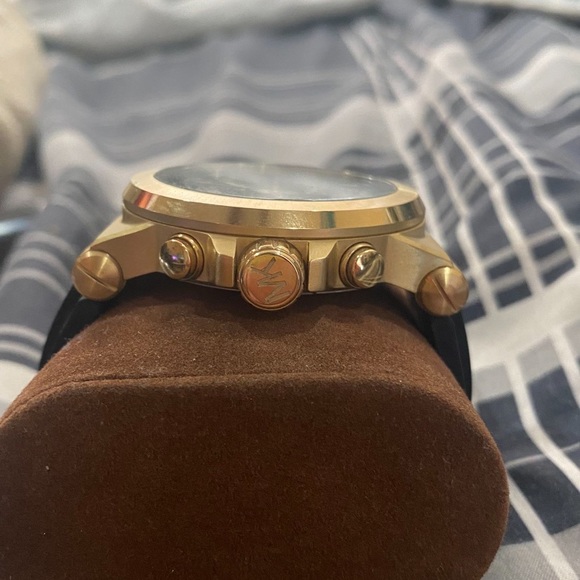 Michael Kors Gold Watch - Picture 2 of 4